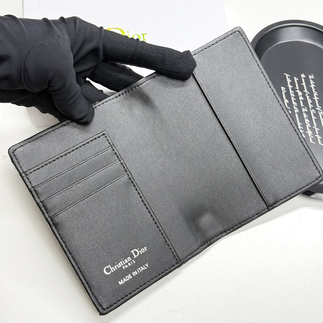 Dior 30 Montaigne Passport Holder - Image 6