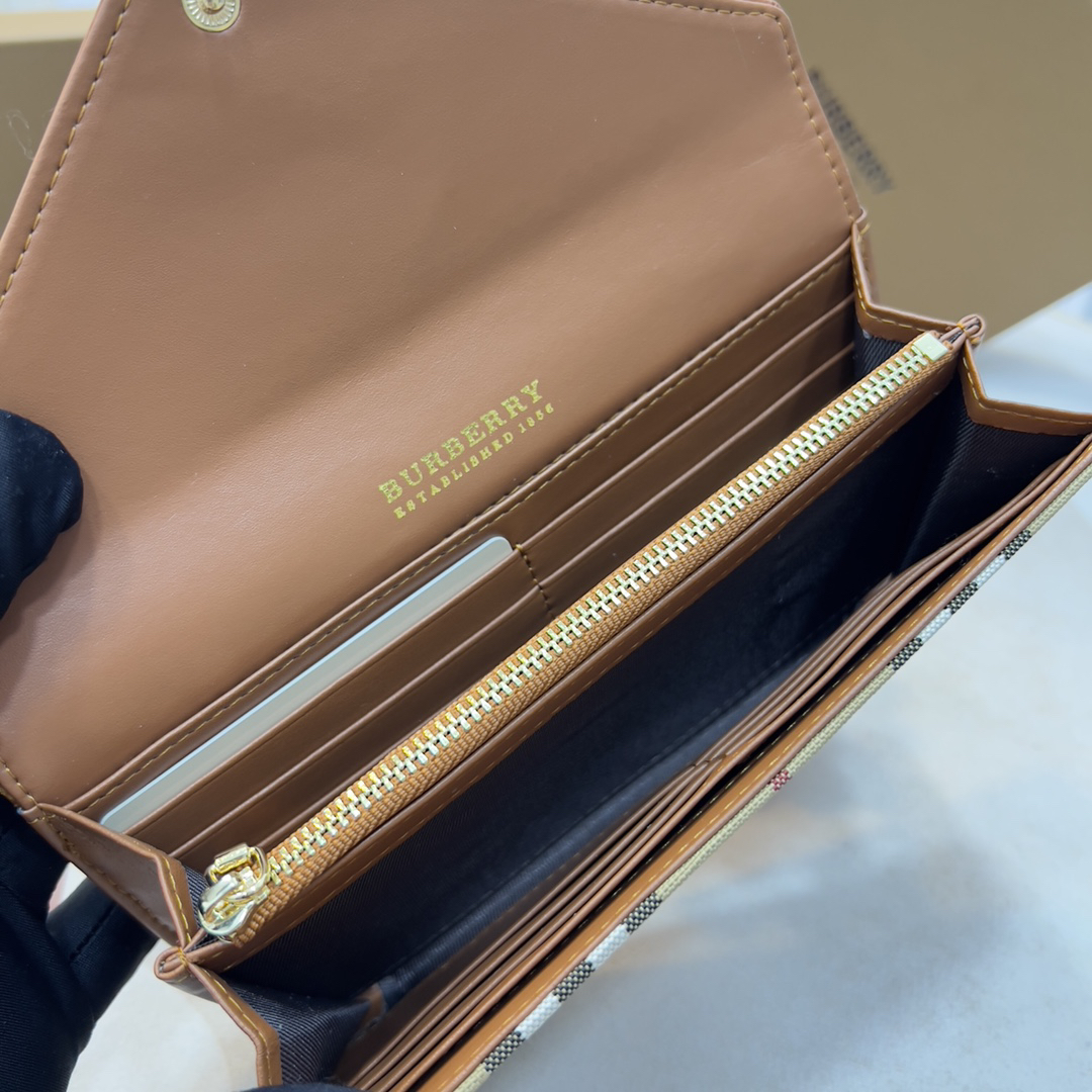 Burberry Vintage Check Long Wallet - Image 6