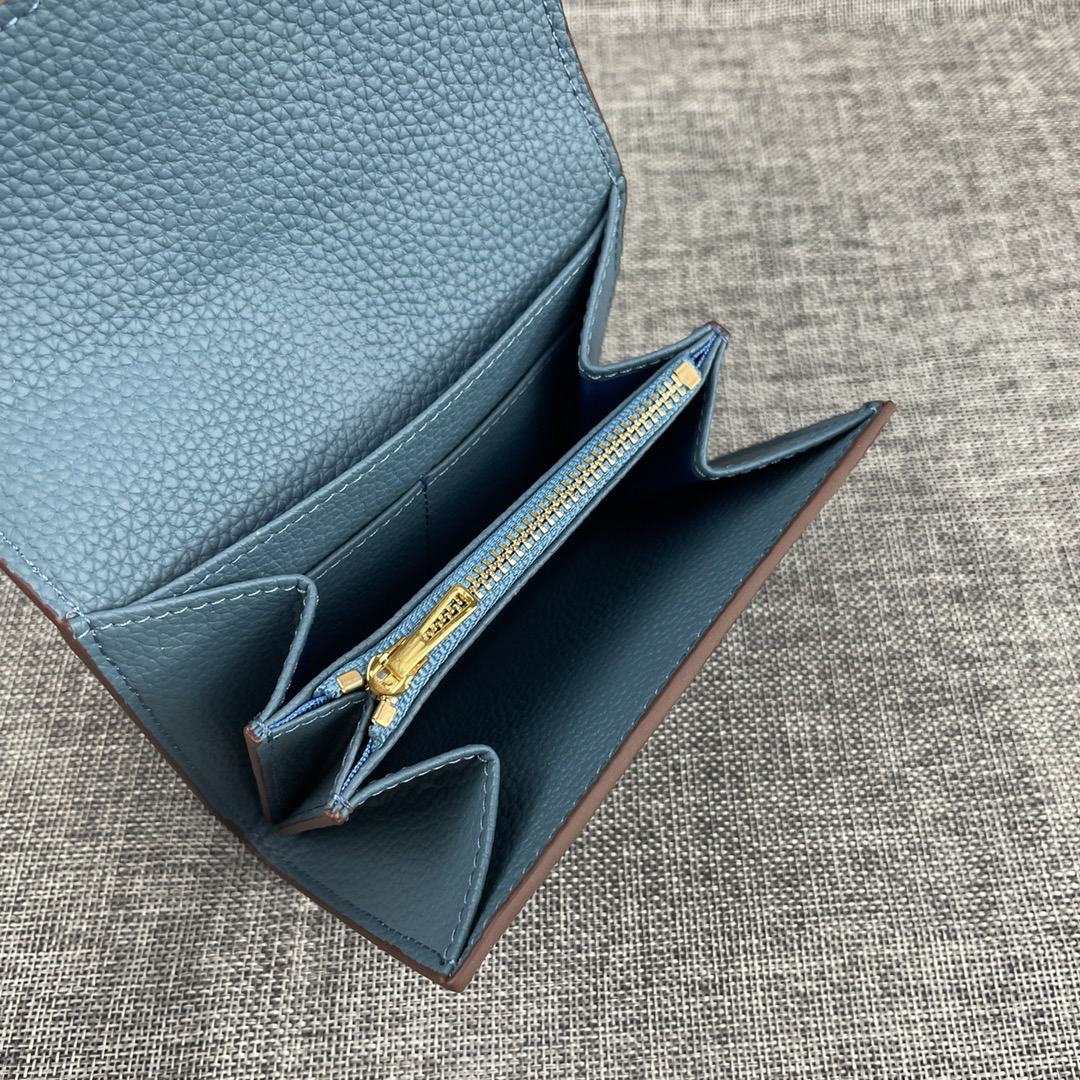 Hermes Constance 537 Small Shoulder Bag in Togo Calfskin - Image 6