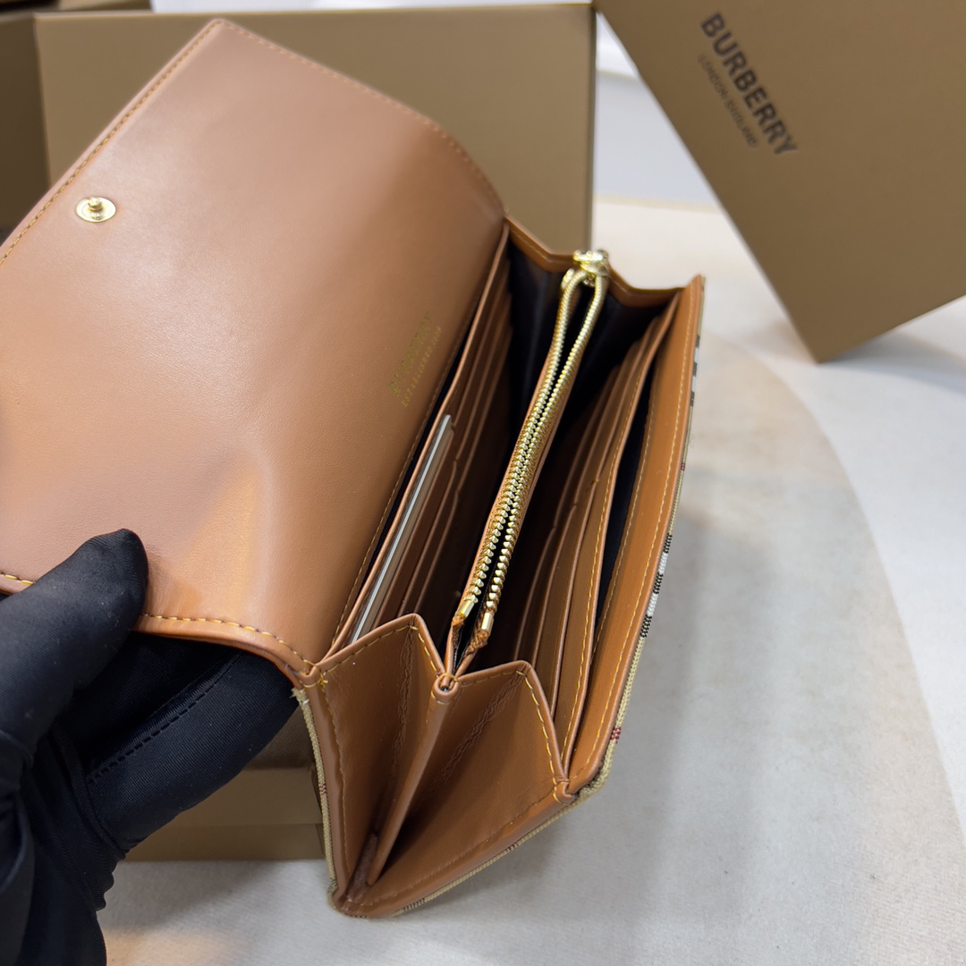Burberry Vintage Check Long Wallet - Image 6