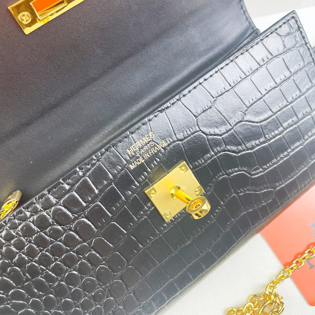 Hermès Kelly Bag, Crocodile-Pattern Cowhide - Image 6