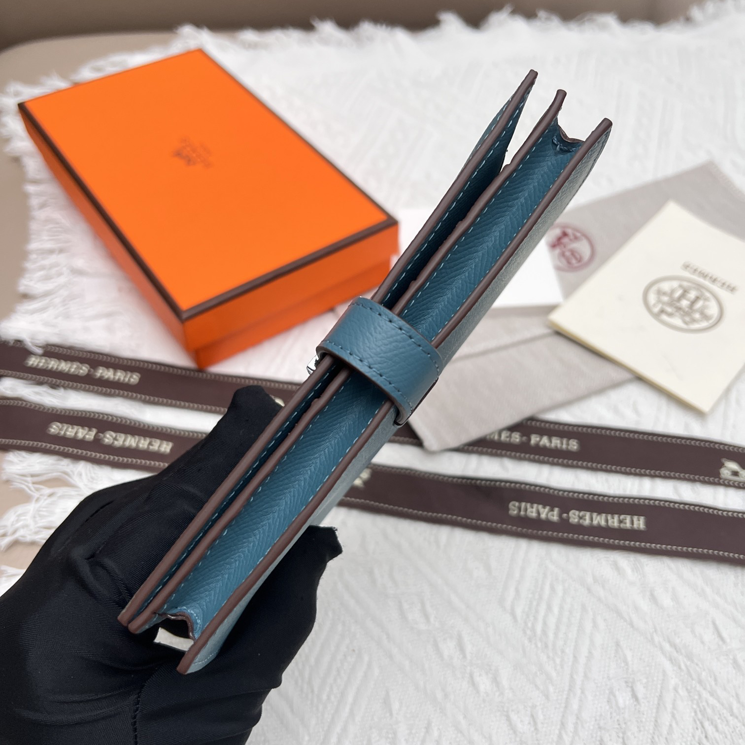 Hermès Women's Togo Leather Vertical Wallet with Zip Closure - Image 6