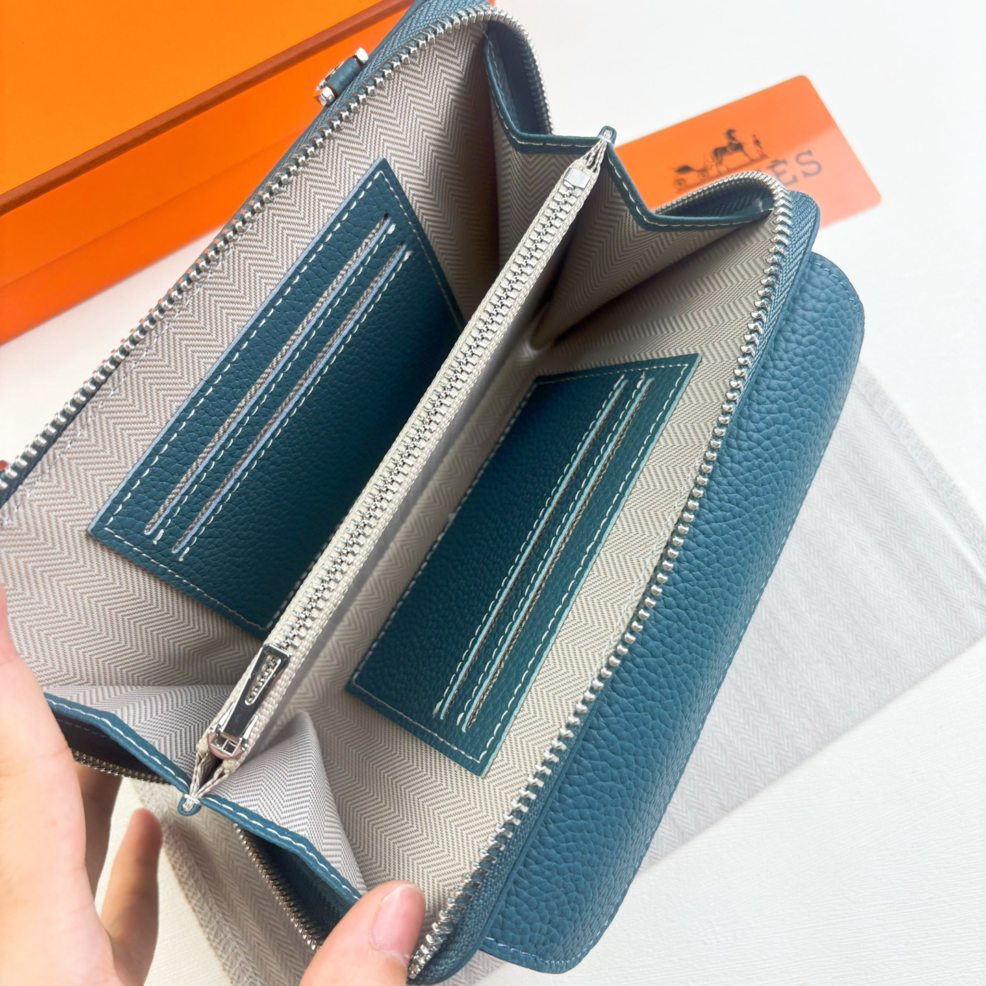 Hermès Leather Convertible Crossbody Bag - Image 6