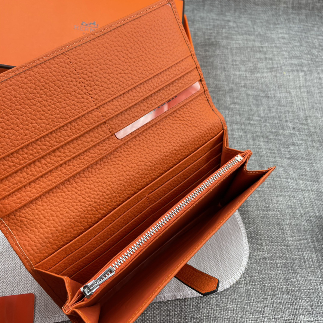 Hermes Women's Solid Color Bifold Leather Wallet - Image 6