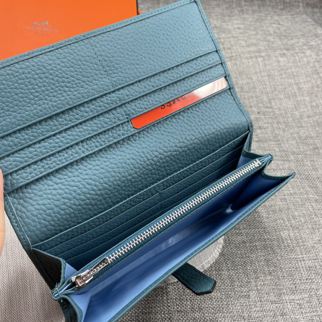 Hermès Women's Togo Leather Bi-Fold Wallet - Image 6