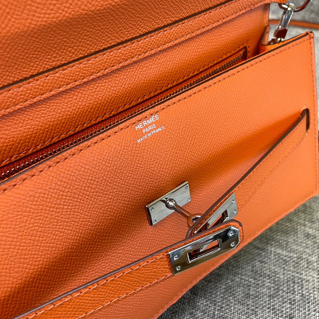 Hermes Kelly Leather Shoulder and Crossbody Bag - Image 6