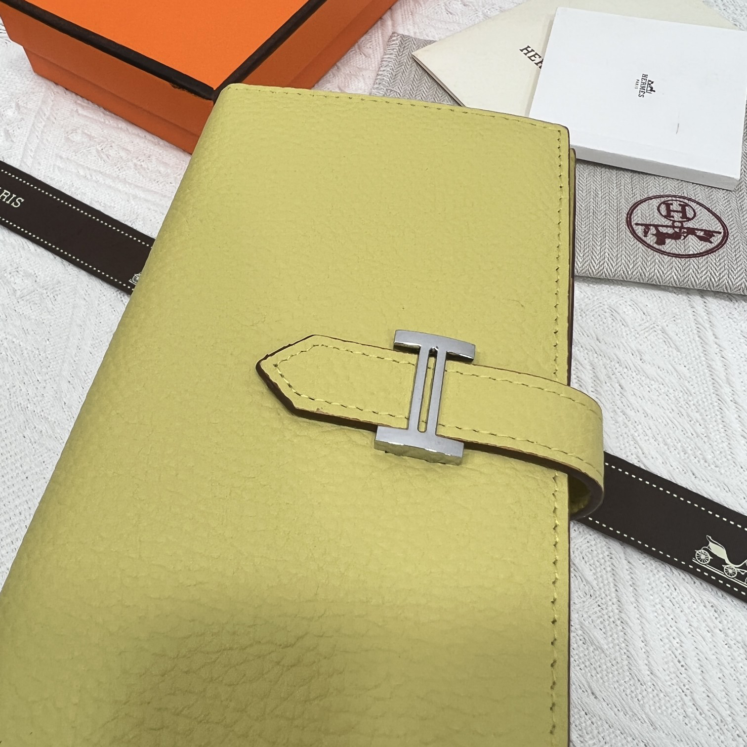 Hermès Women's Togo Leather Long Wallet with Silver-Tone Clasp - Image 6