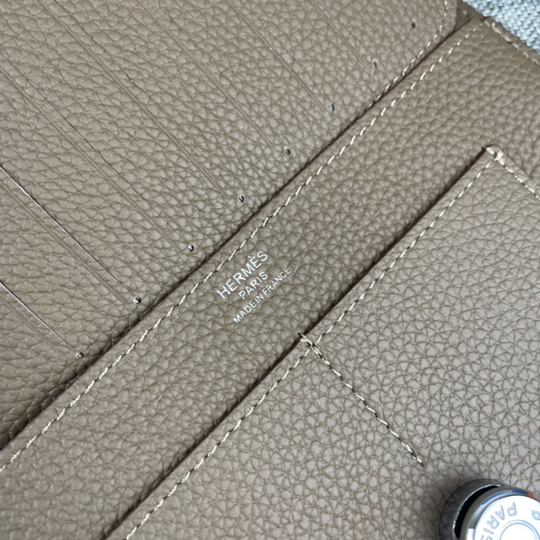 Hermès Dogon Duo Detachable Wallet - Image 6