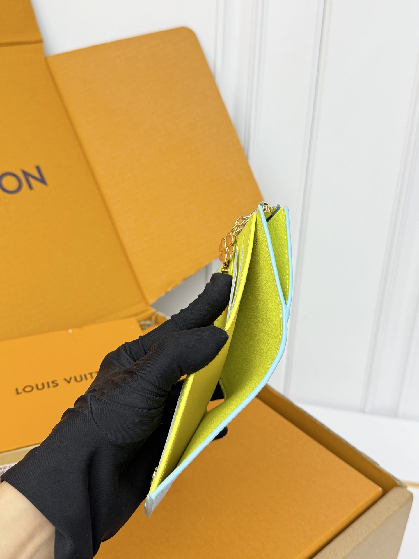 Louis Vuitton Lisa Monogram Wallet with Four-Leaf Clover Charm - Image 6