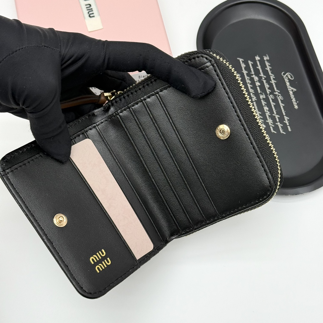 Miu Miu V07 Coin Purse - Image 6