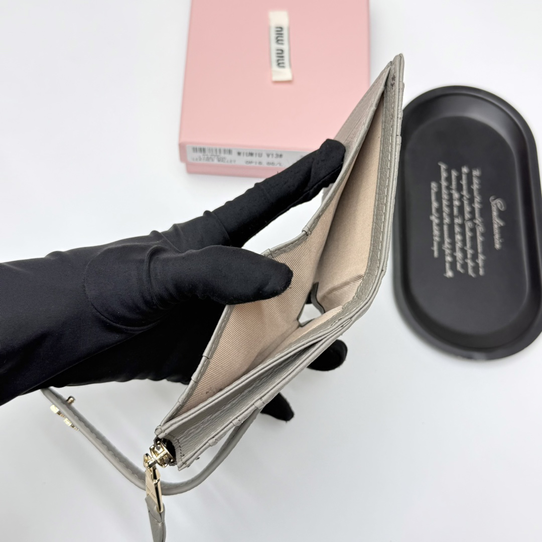 Miu Miu V13 Leather Bag - Image 6