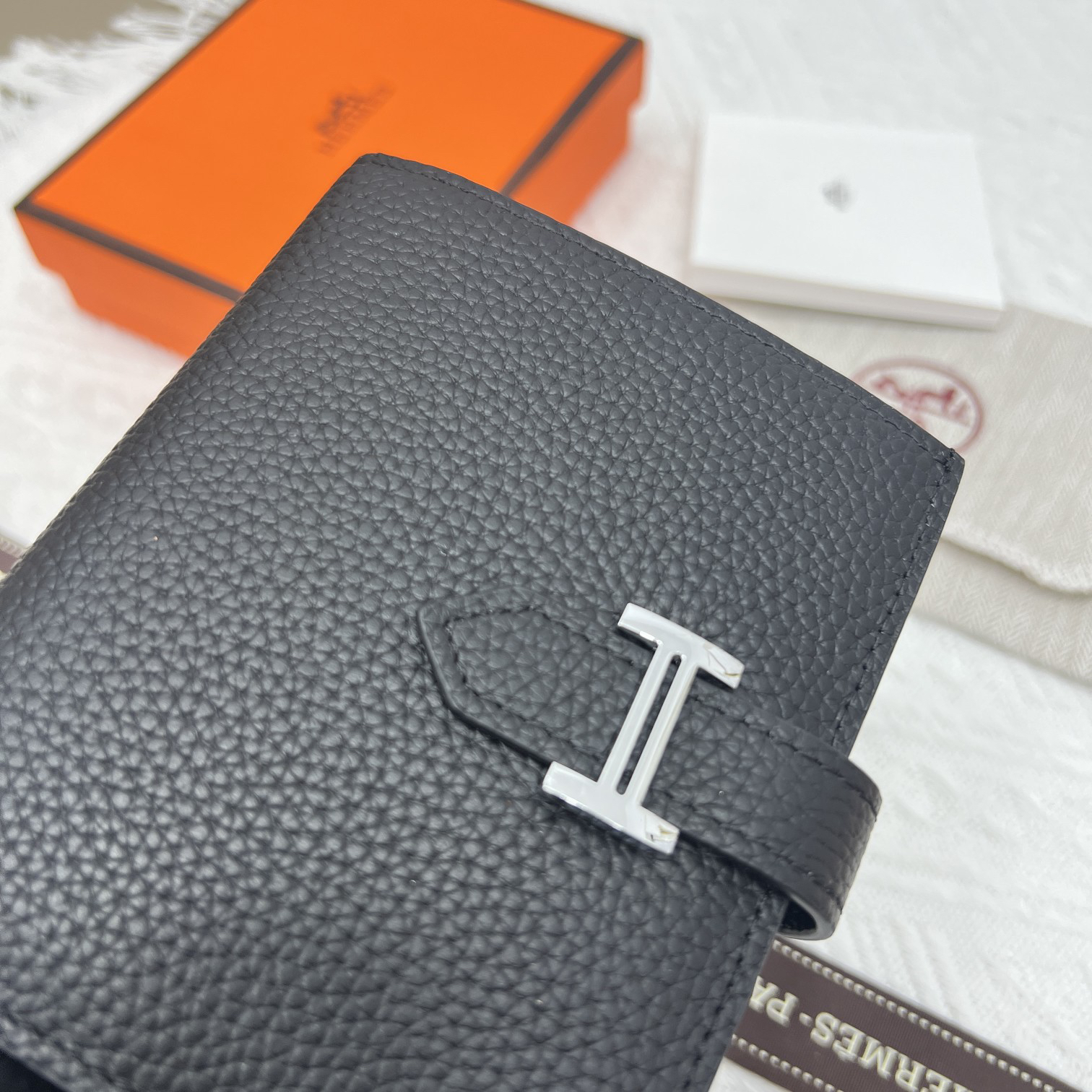 Hermès Constance Lychee-Grain Leather Shoulder Bag - Image 6