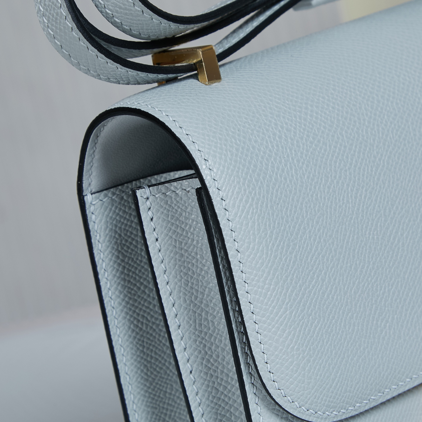 Hermès Constance Shoulder Crossbody Bag in Epsom Leather - Image 6