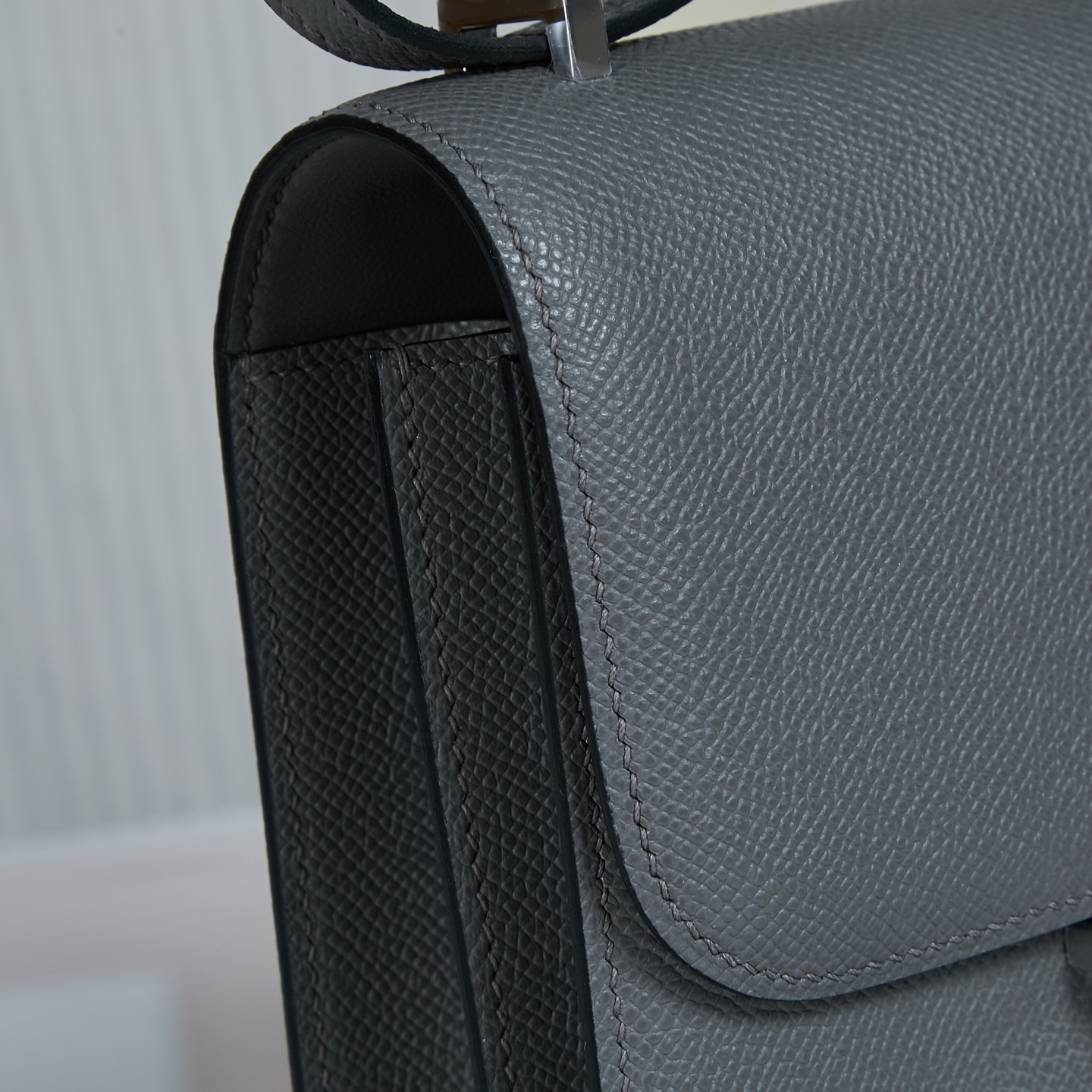 Handcrafted Hermès Constance Epsom Calfskin Crossbody Bag - Image 6