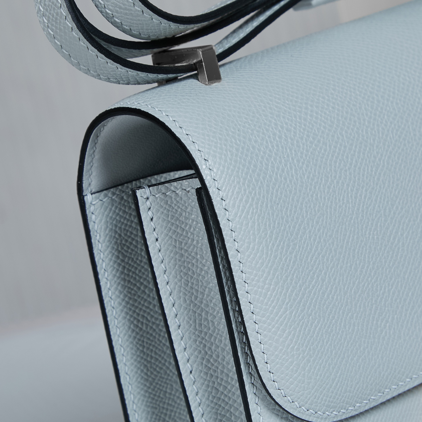 Hermès Constance Shoulder Crossbody Bag in Blue Epsom Leather - Image 6