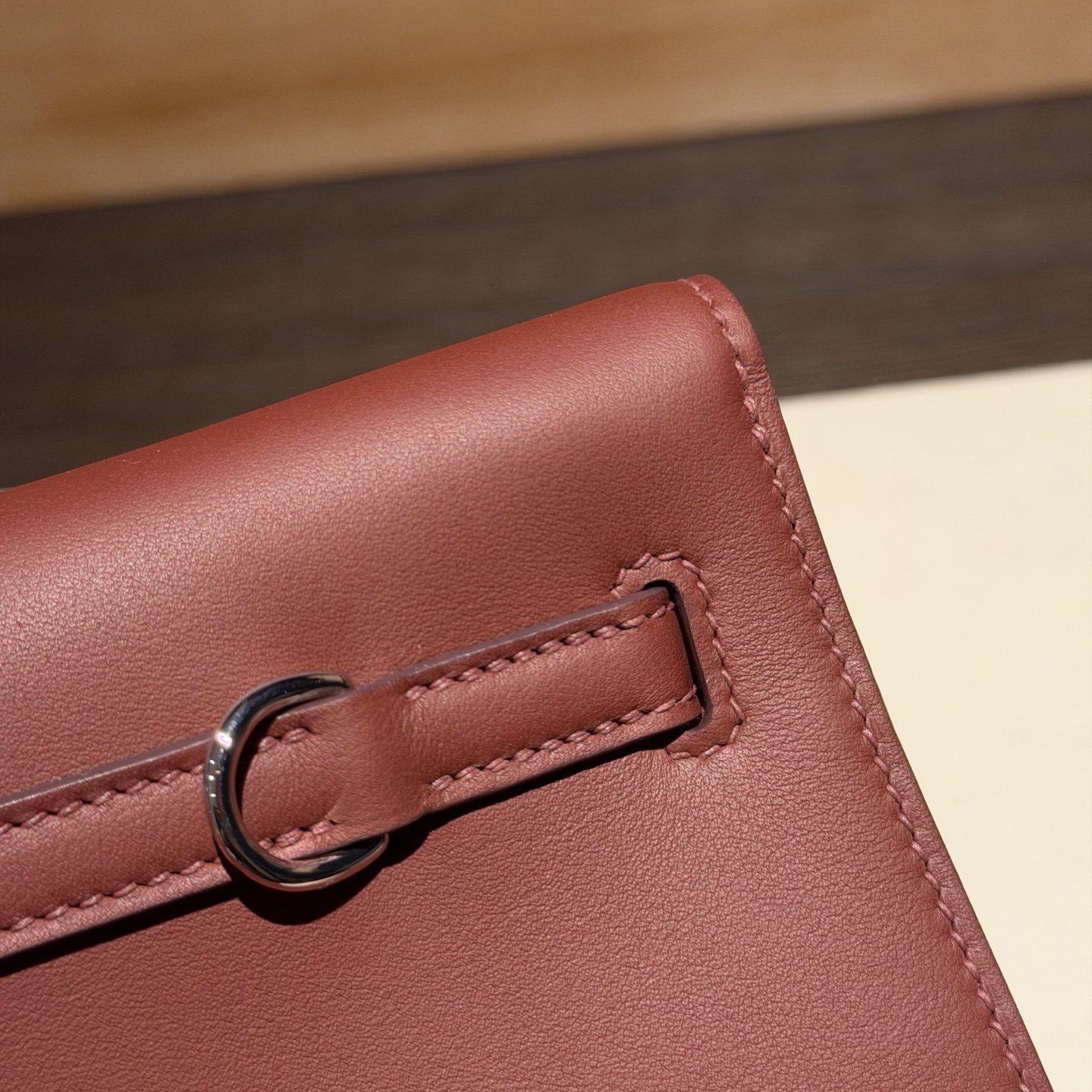 Pomari Swift Red Leather Crossbody Bag - Image 6
