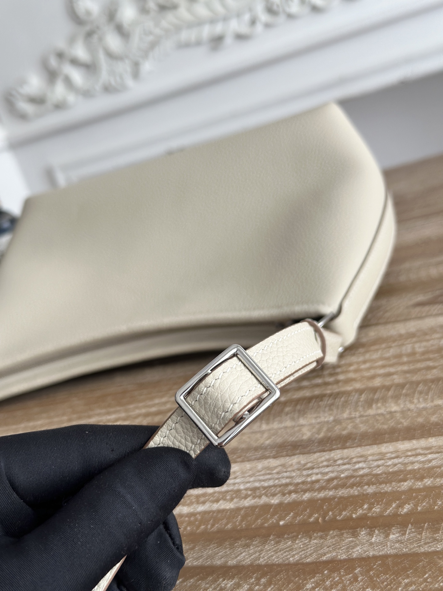 Hermès Berlingot Vintage Leather Crossbody Bag - Image 6
