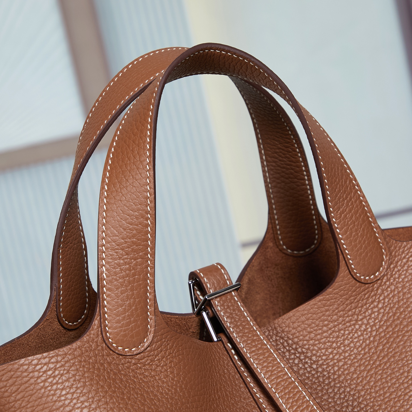 Hermès Picotin Lock 18 TC Leather Basket-Style Handbag - Image 6