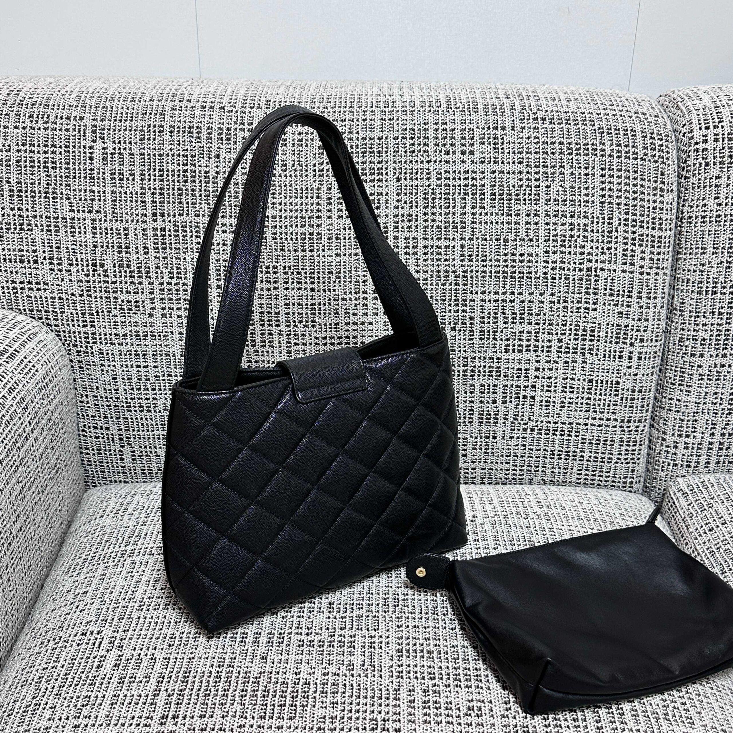 CHANEL Vintage Black and Gold Kelly Handbag - Image 6