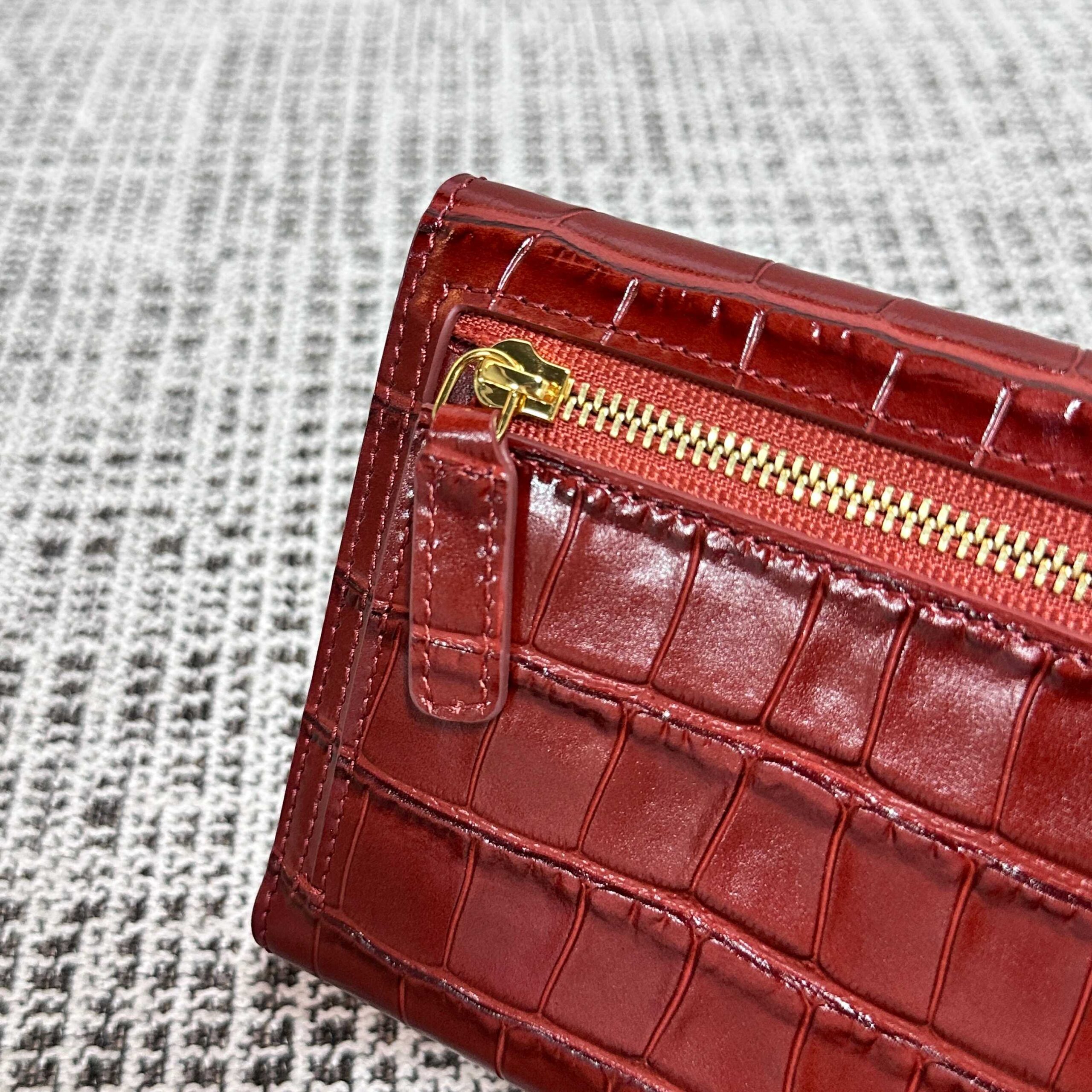 CHANEL Crocodile-Pattern Tri-Fold Wallet - Image 6