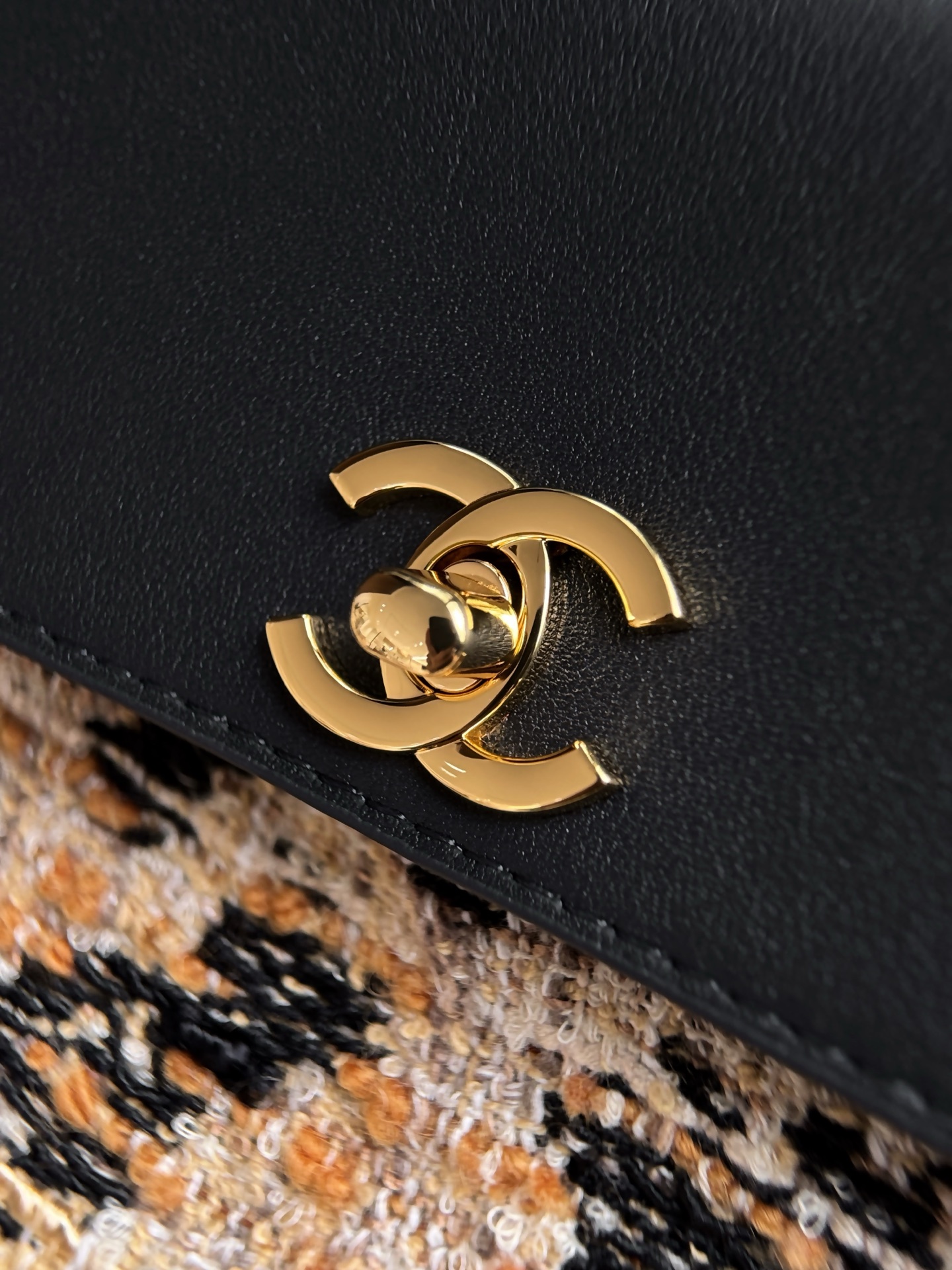 Chanel 26A Metiers d'Art Leopard-Print Baguette Shoulder Bag - Image 6