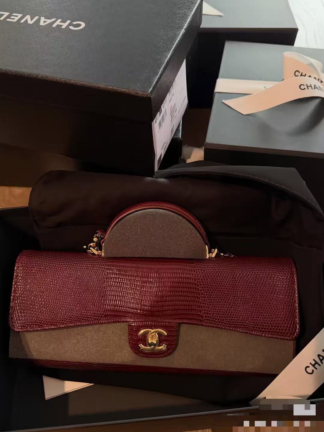 Chanel 26A Burgundy Crocodile-Embossed Leather Shoulder Bag - Image 6