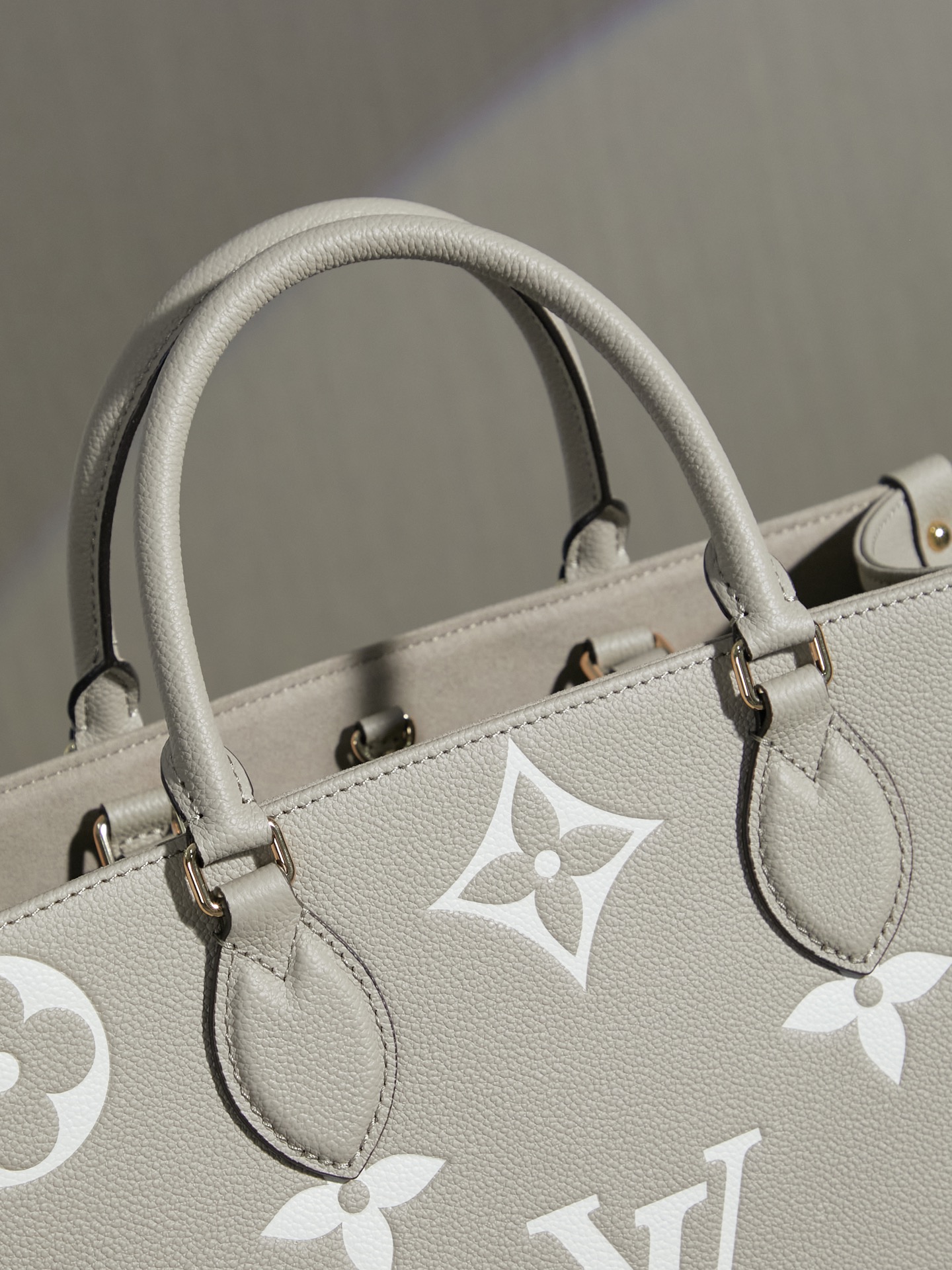 Louis Vuitton OnTheGo MM Medium Tote Bag M45494 - Image 6