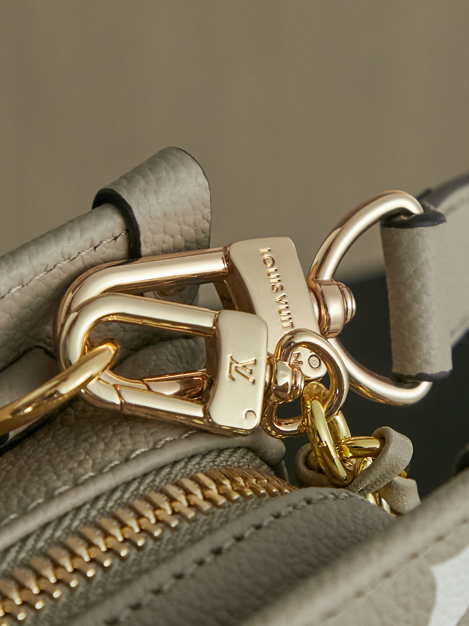 Louis Vuitton OnTheGo East West Tote Bag - Image 6