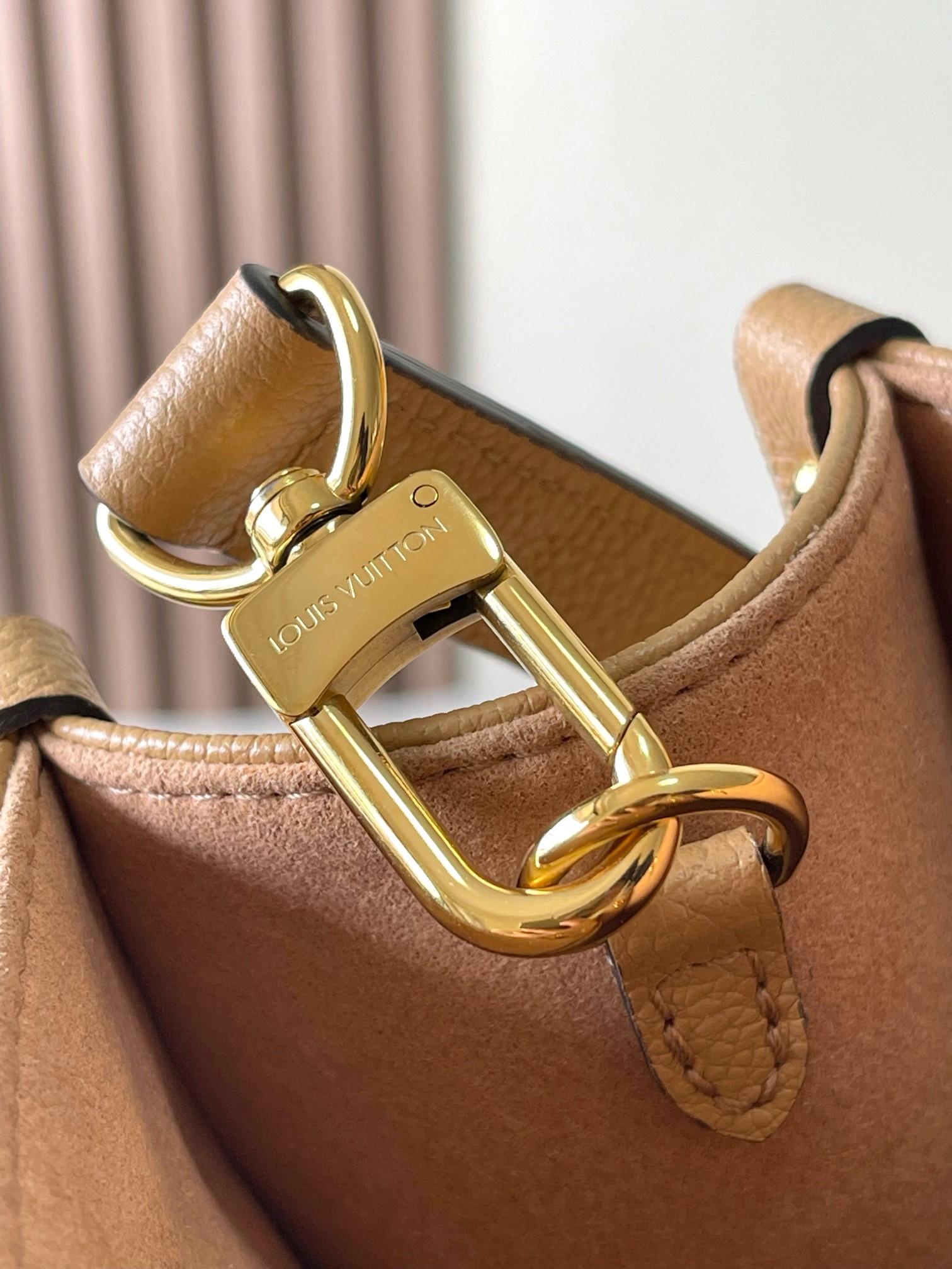 Louis Vuitton OnTheGo Small Tote Bag, Model M12513 - Image 7