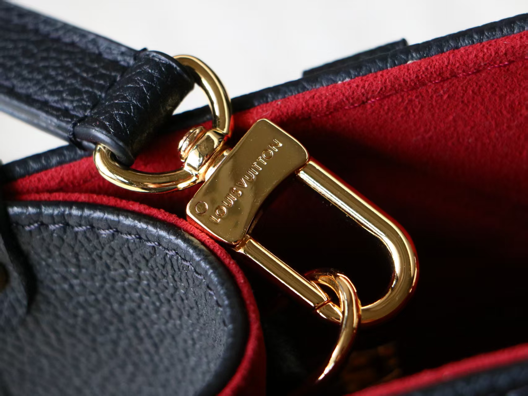 Louis Vuitton OnTheGo Tote Bag in Monogram-Embossed Cowhide Leather - Image 7
