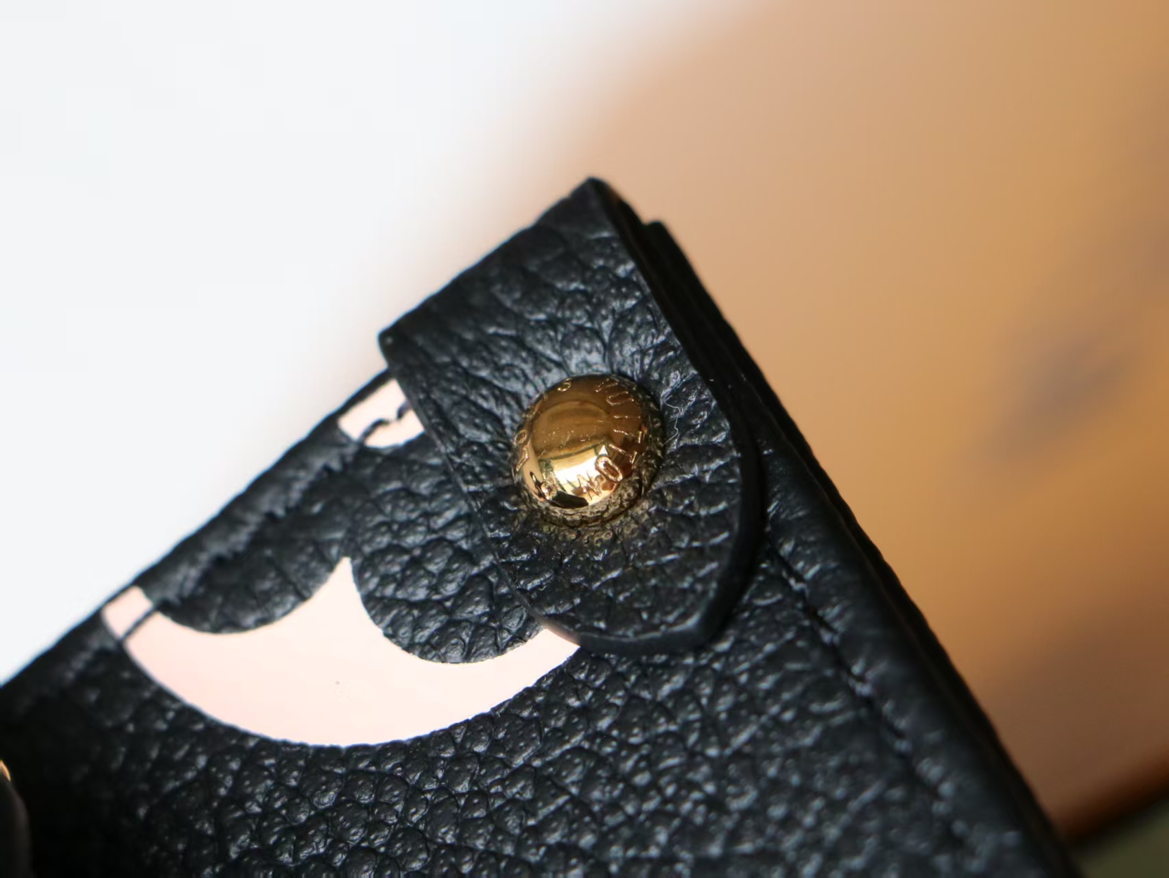 Louis Vuitton OnTheGo BB Handbag - Image 7
