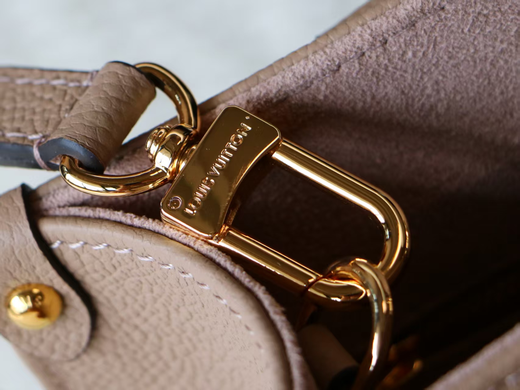 OnTheGo Tote Bag in Leather - Image 7