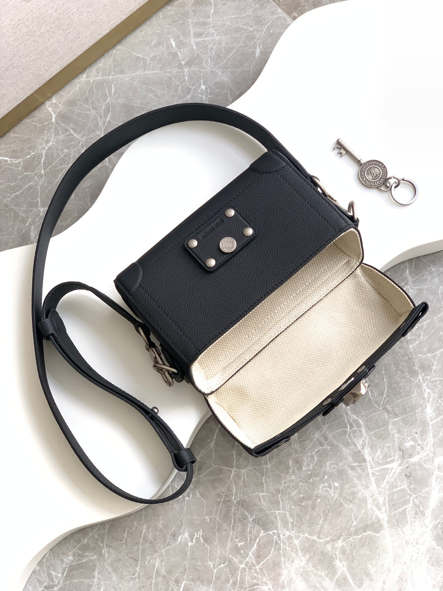 Louis Vuitton Soul Trunk Crossbody Bag M11516 - Image 7