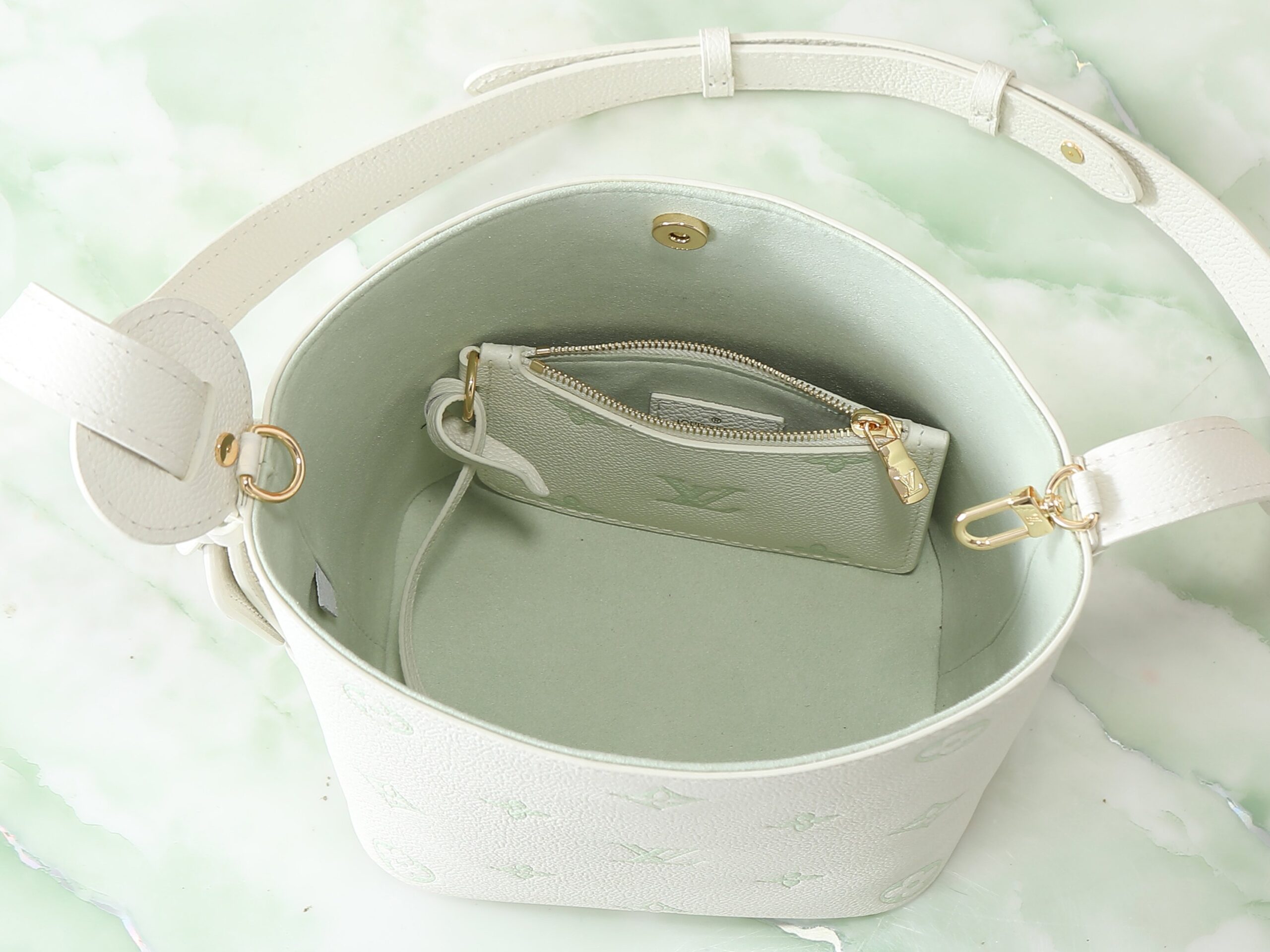 Louis Vuitton All In BB M27570 Leather Bucket Bag - Image 7