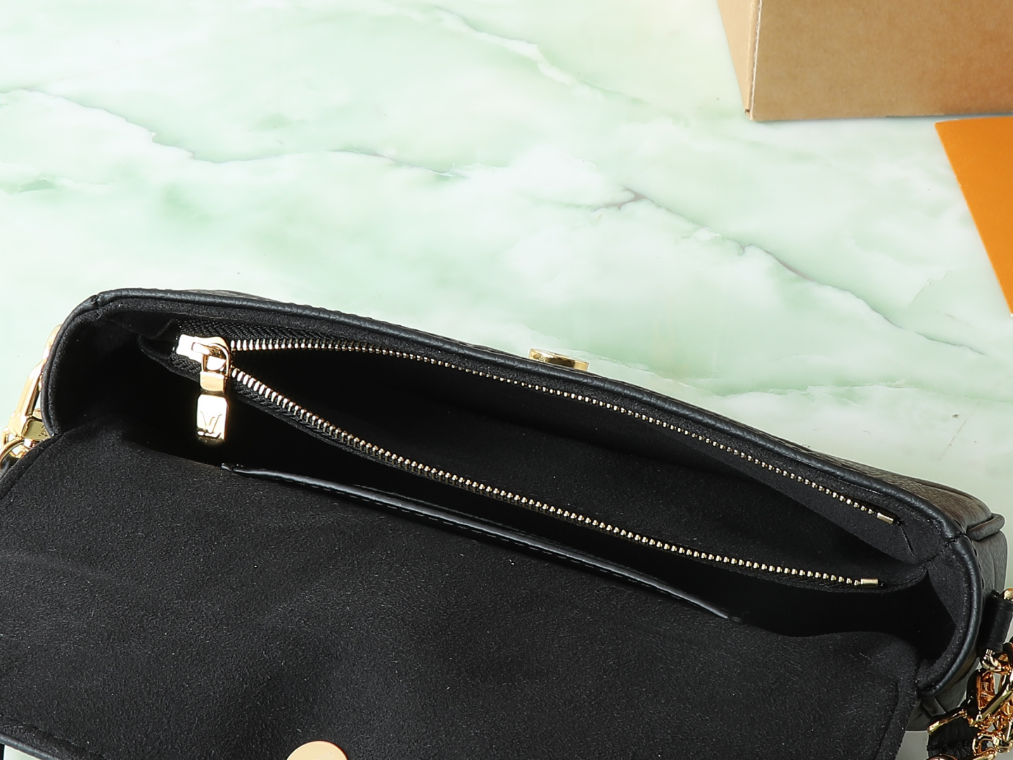 Louis Vuitton Ivy Wallet On Chain Crossbody Bag in Monogram Canvas - Image 7
