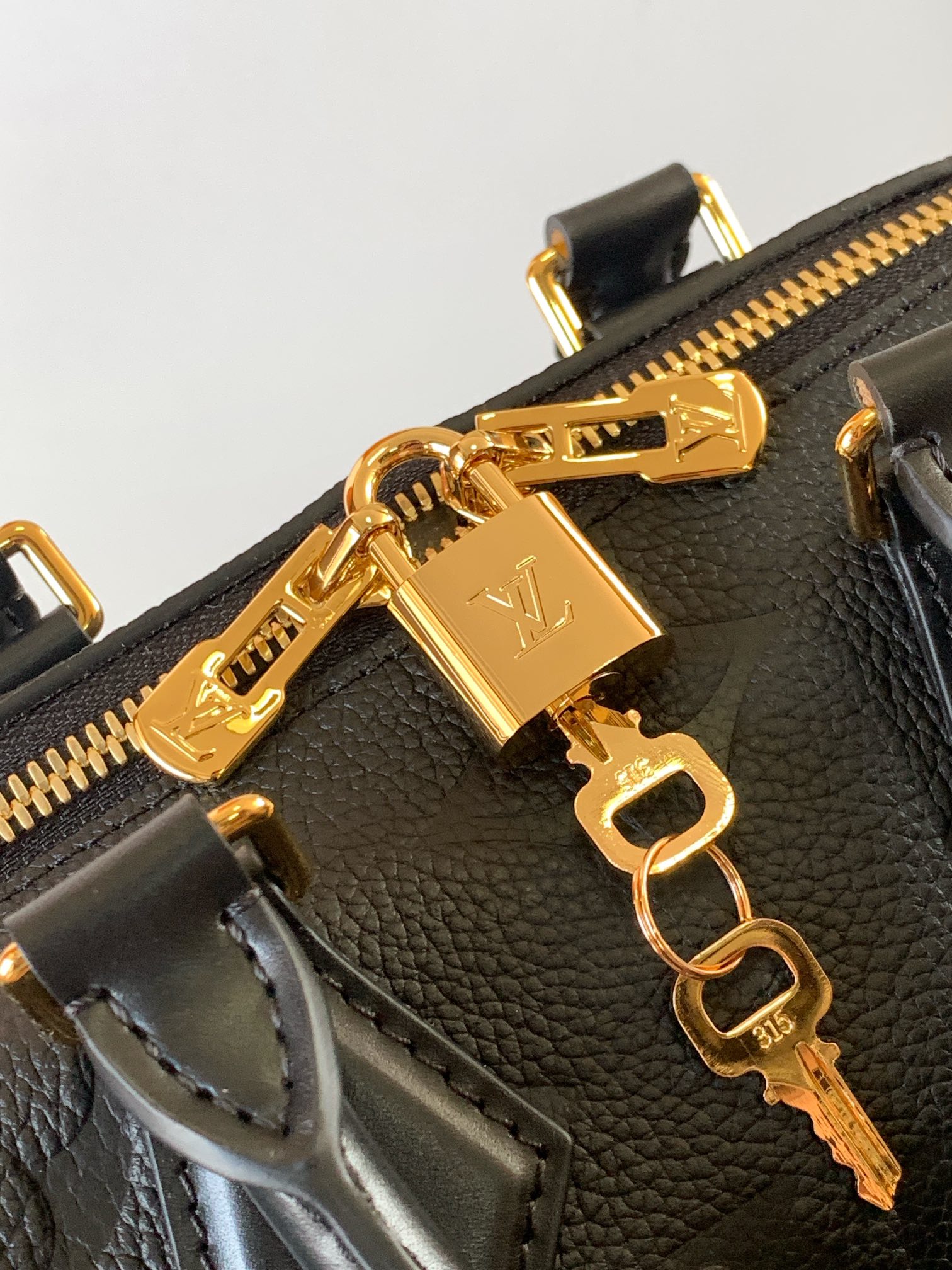 Louis Vuitton Speedy Bandoulière 20 Crossbody Bag - Image 7