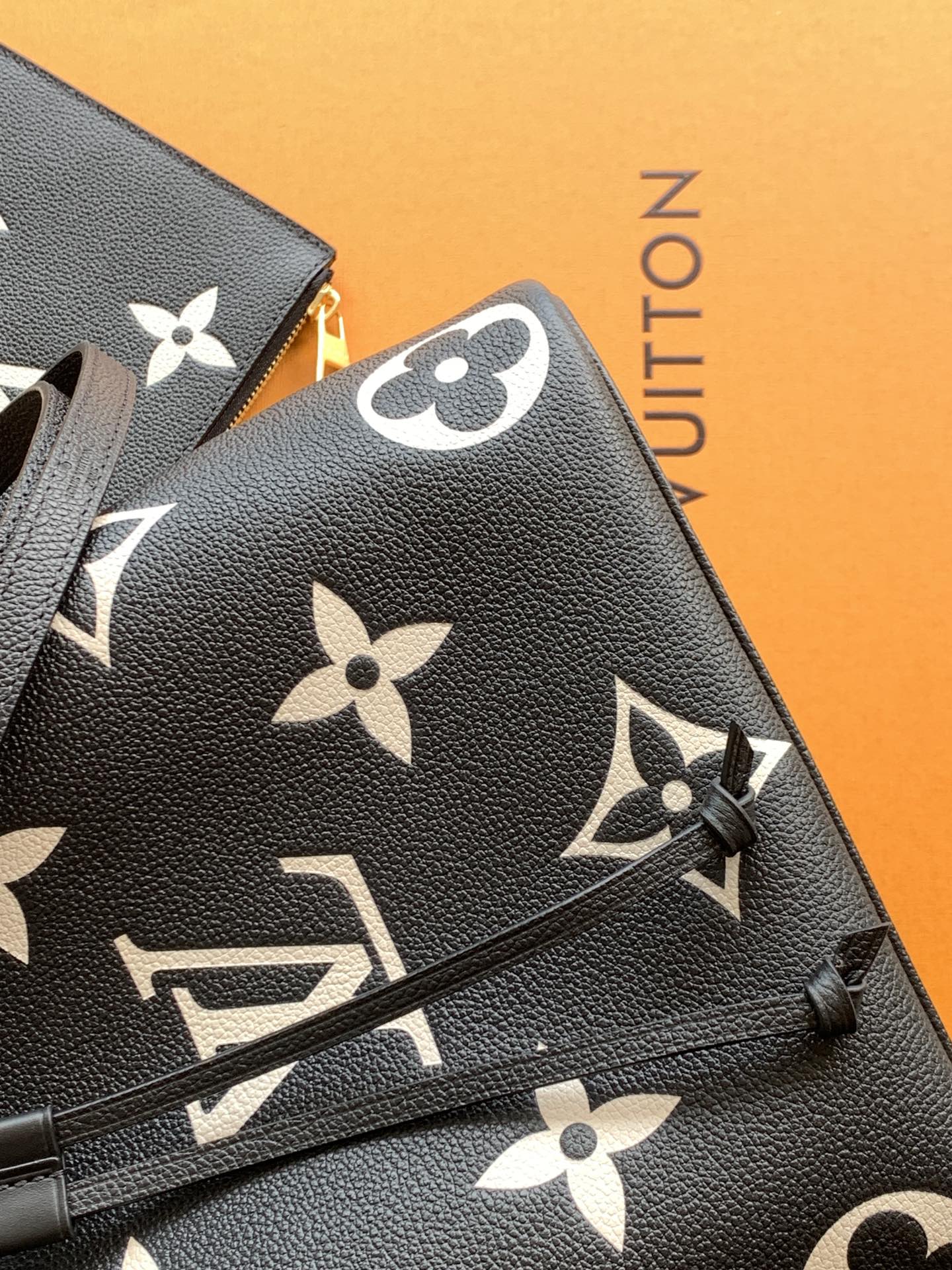 Louis Vuitton NéoNoé Medium Crossbody Bucket Bag - Image 7
