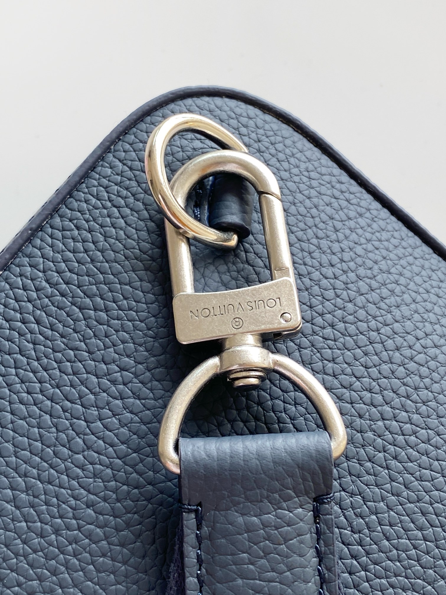 Louis Vuitton LV Aerogram Avenue Sling Bag PM - Image 7