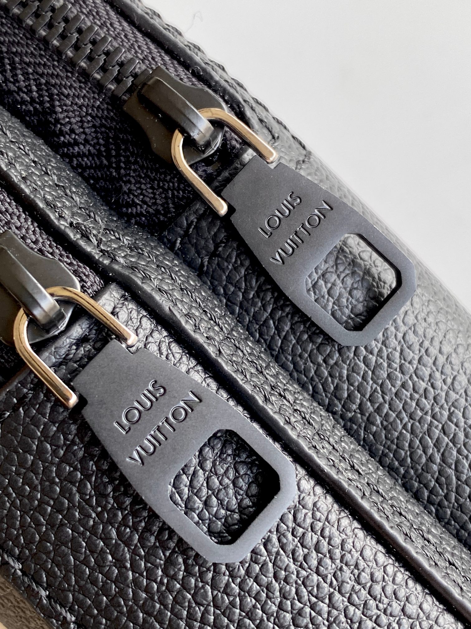Louis Vuitton Avenue Sling Bag PM - Image 7