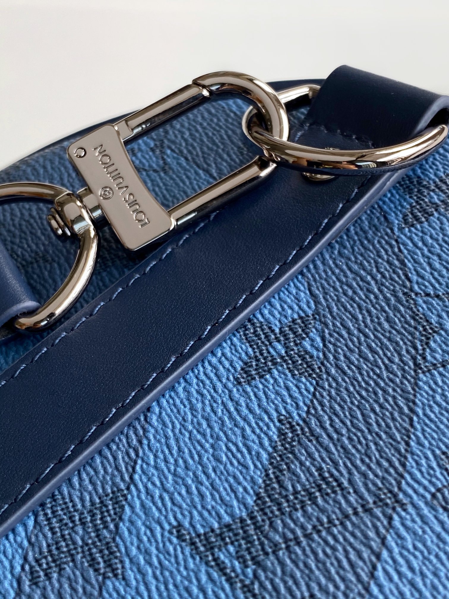 Louis Vuitton Keepall Bandoulière 35 Travel Bag in Monogram Eclipse - Image 7