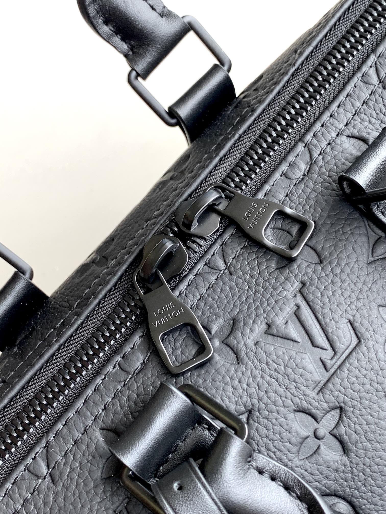 Louis Vuitton Keepall Bandoulière 35 Travel Bag in Monogram Eclipse Canvas - Image 7