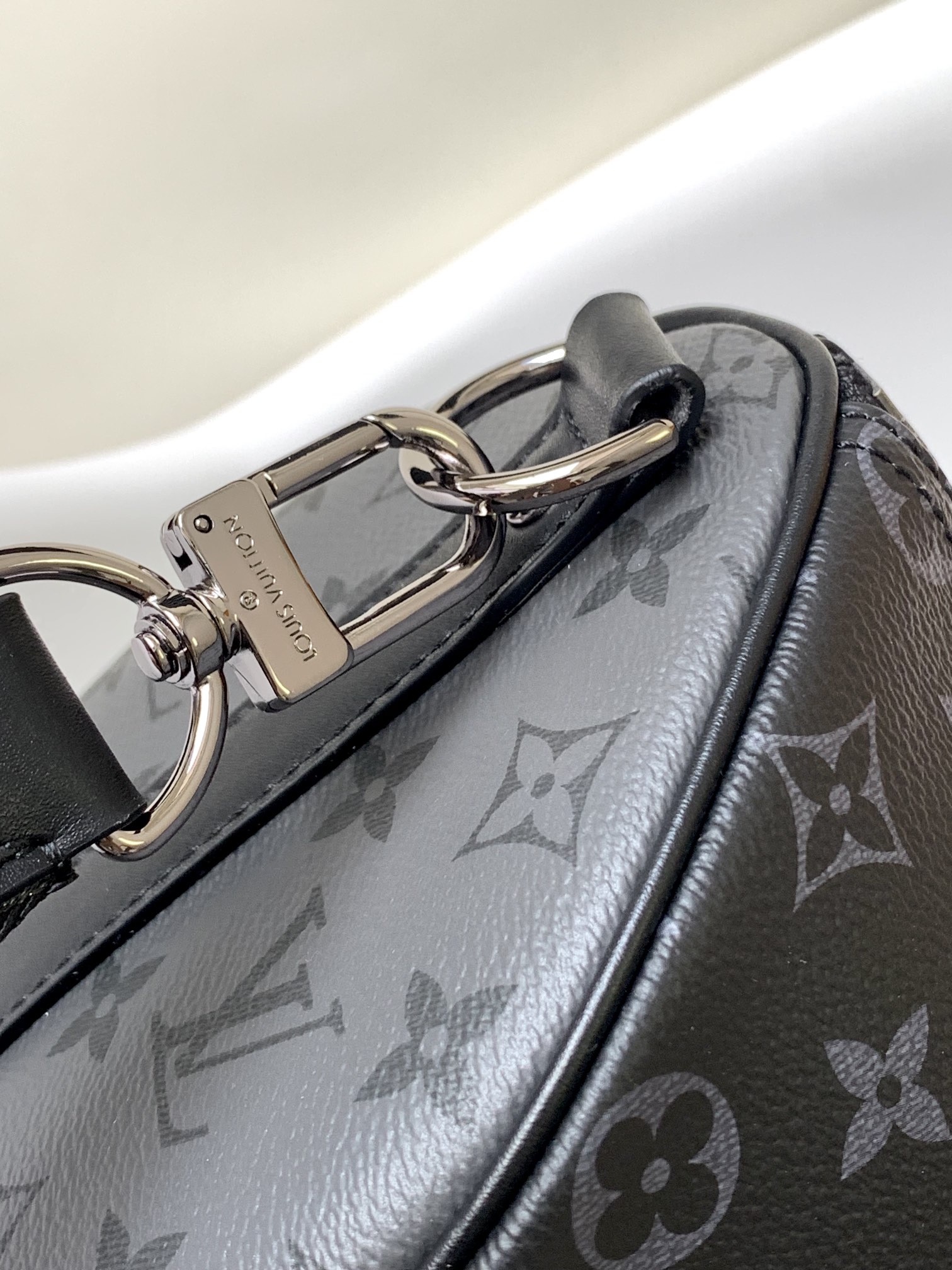Louis Vuitton Keepall Bandoulière 35 Travel Bag in Monogram Eclipse Canvas - Image 7