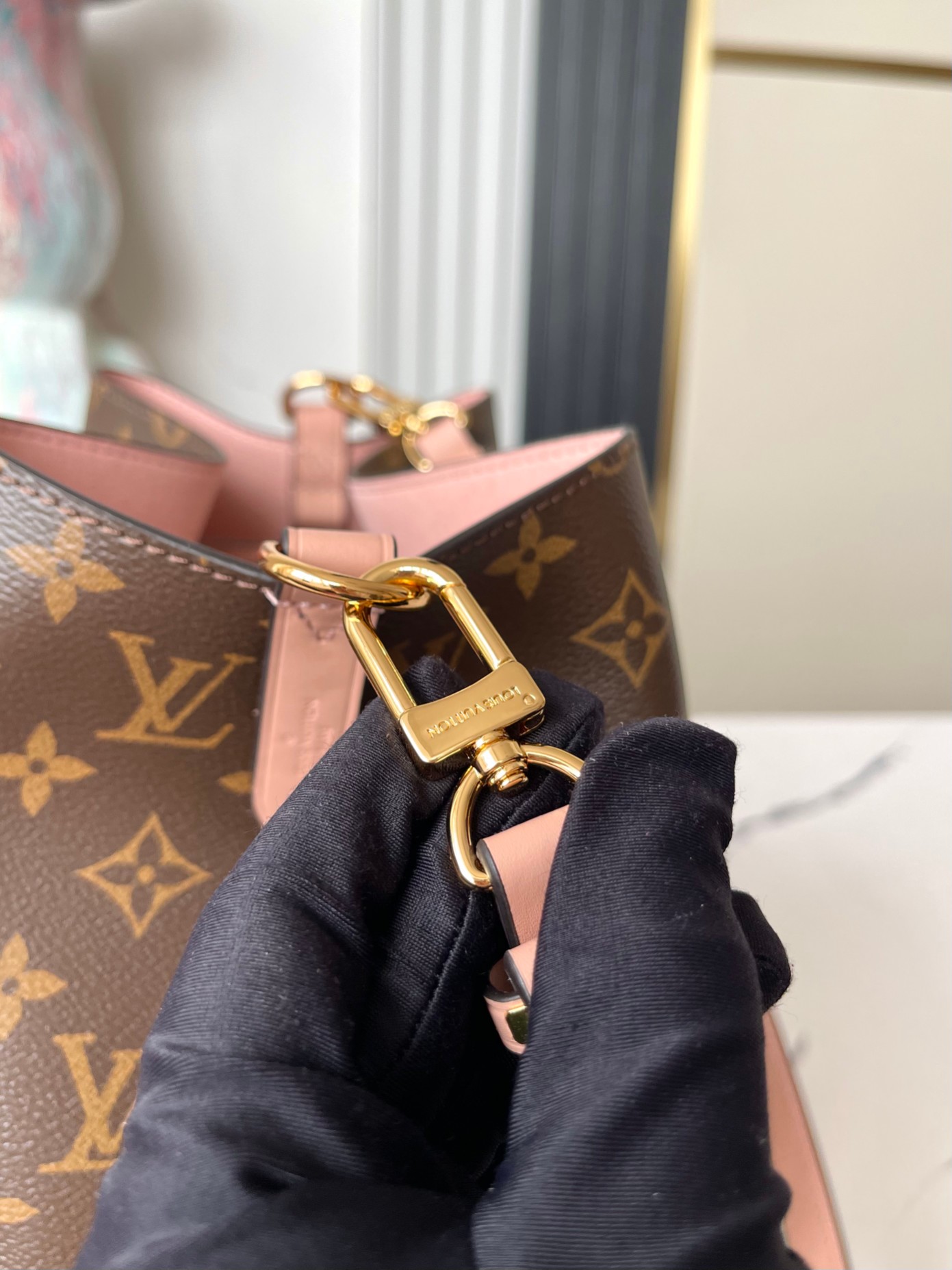 Louis Vuitton NeoNoe Bucket Bag M44022 in Pink Monogram Canvas - Image 7
