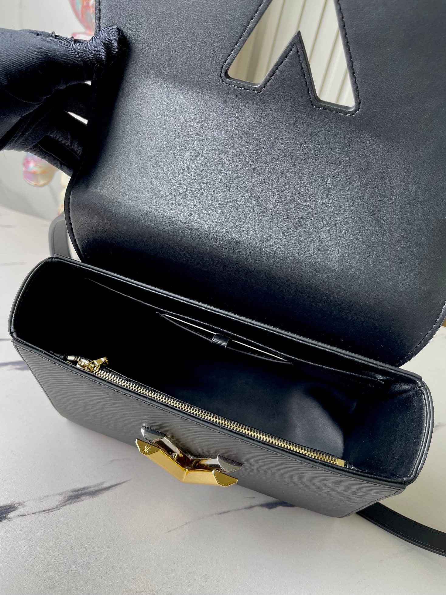 Louis Vuitton Twist Medium Shoulder Bag M22773 in Black - Image 7