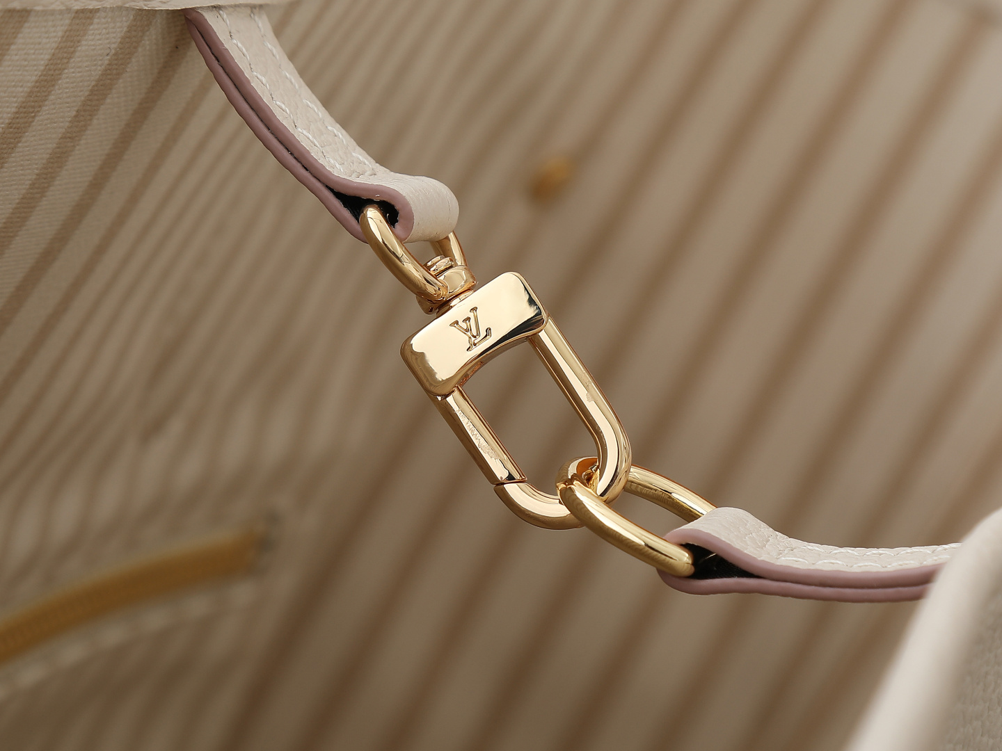 Louis Vuitton Neverfull MM Tote Bag in Cream Monogram Empreinte Leather - Image 7