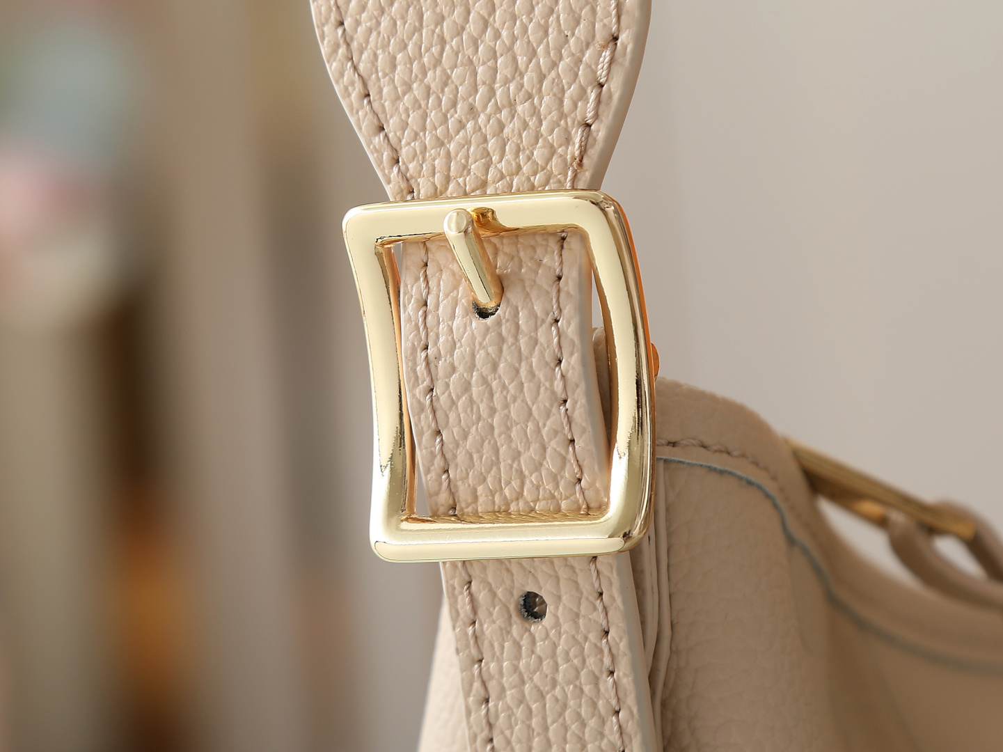 Louis Vuitton CarryAll Beige Leather Tote Bag - Image 7