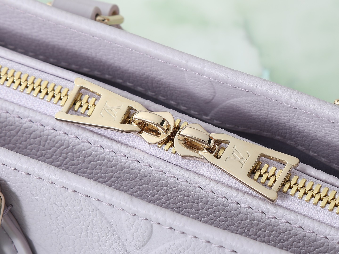 Louis Vuitton OnTheGo Small Handbag M15192 in Purple Monogram Empreinte Leather - Image 7