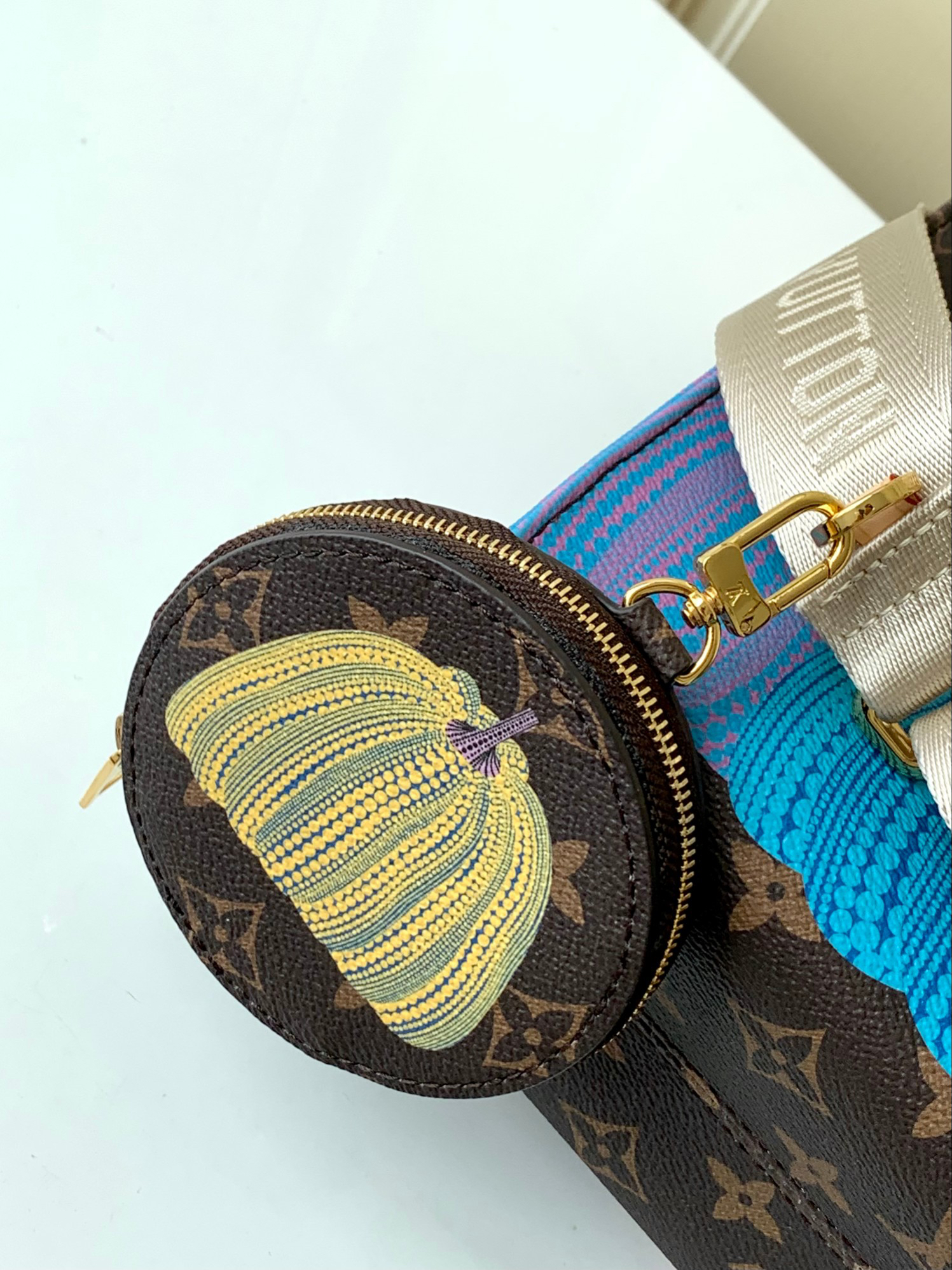 Louis Vuitton OnTheGo Small Handbag with Yayoi Kusama Monogram Canvas - Image 7
