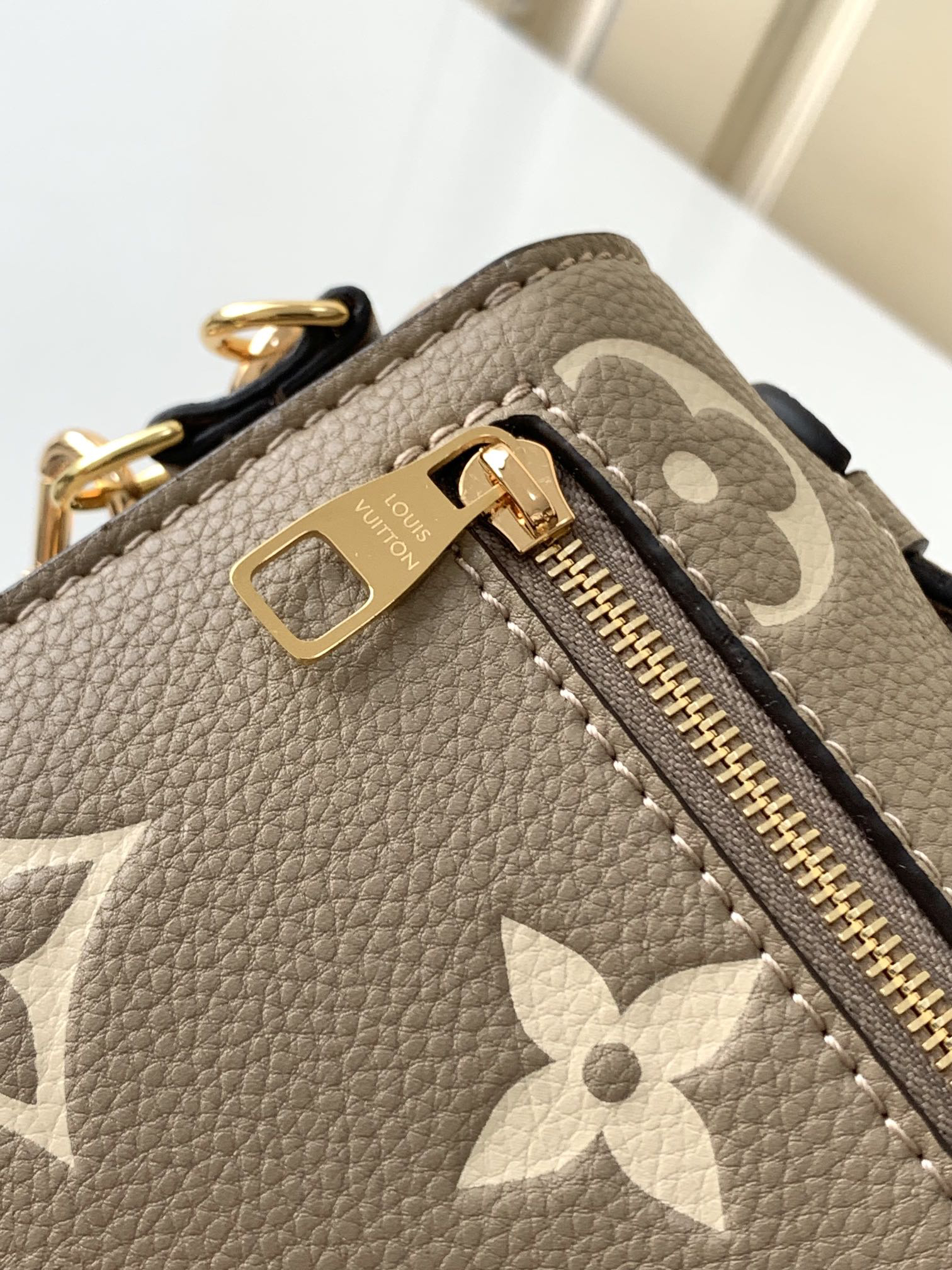 Louis Vuitton Pochette Métis East West Crossbody Bag - Image 7