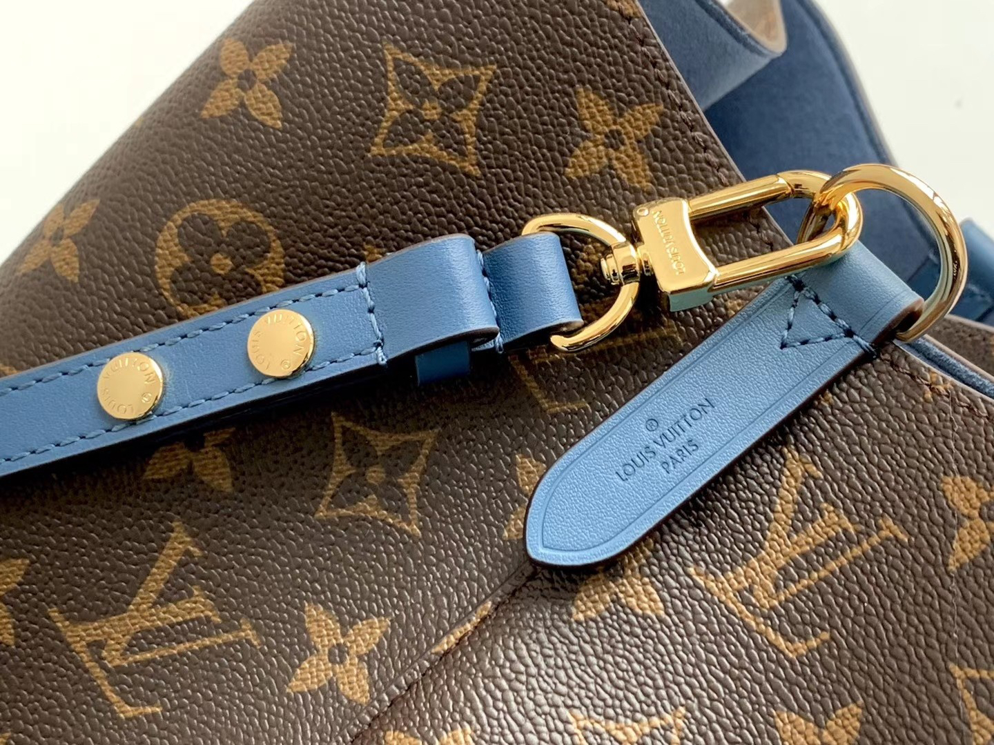 Louis Vuitton NéoNoé Bucket Crossbody Bag M44022 - Image 7